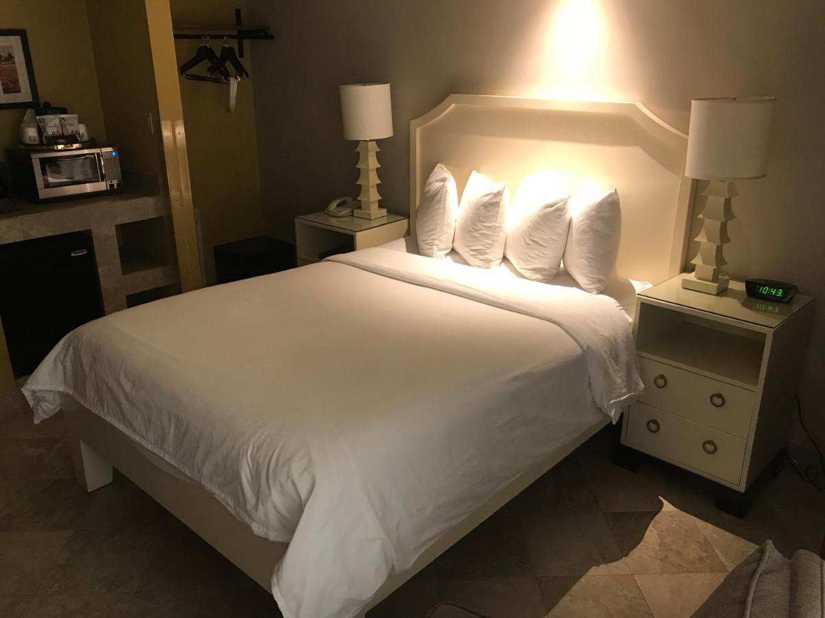 Hollywood Hotel