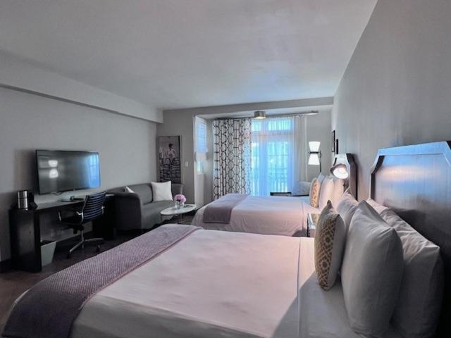Hollywood Hotel 3*